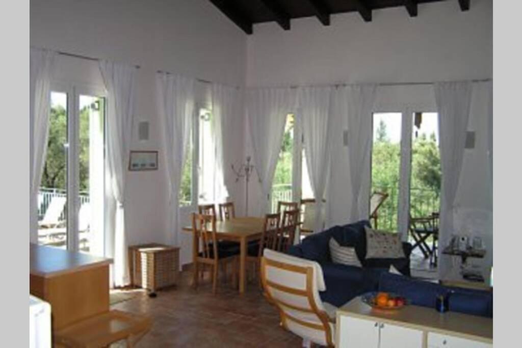 Gastouri Pascalia With Heated Pool In October And Views Achílleion